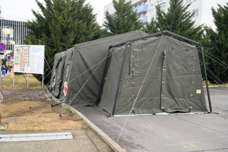 Triážny stan pre covid pacientov v nitrianskej nemocnici