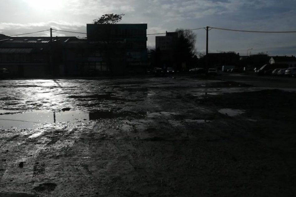 Parkovisko pri michalovskej poliklinike je HANBOU