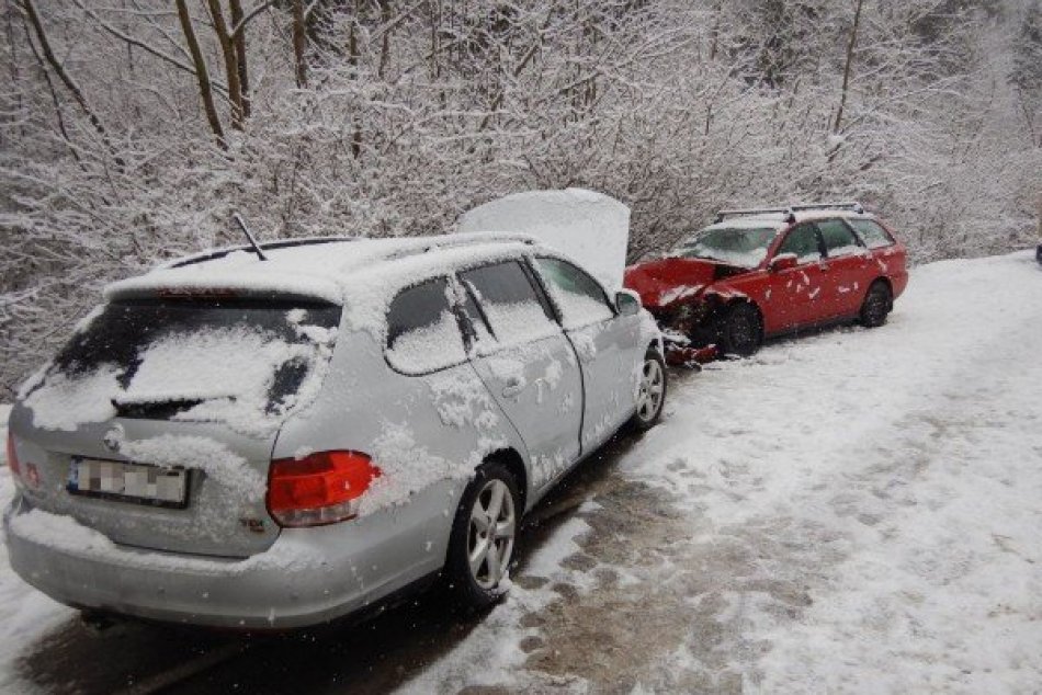 FOTO: Dopravná nehoda pri obci Zliechov