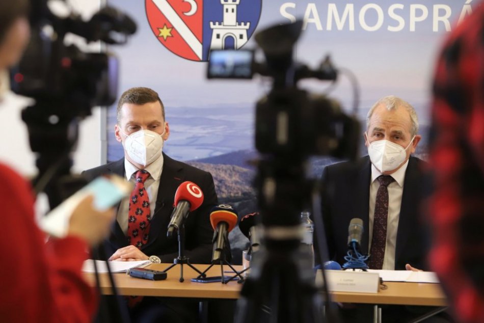 Miroslav Hlivák a predseda BBSK Ján Lunter v Banskej Bystrici