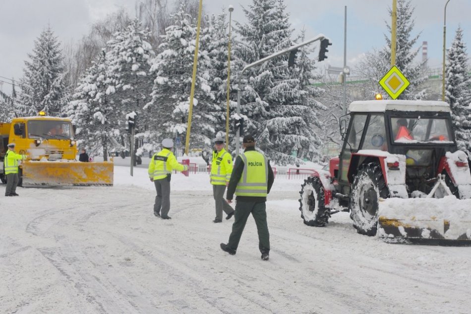 FOTOSPOMIENKA: Snehová kalamita v Považskej Bystrici vo februári 2012