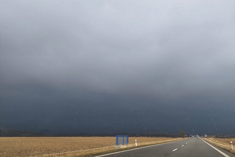 Tmavá obloha v okolí Šíravy