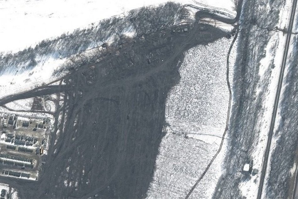 Satelitné snímky: Ruské sily sa rozptyľujú na pozície pri hranici Ukrajiny