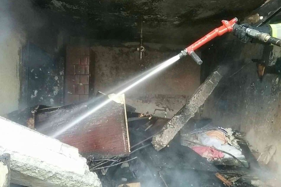 V OBRAZOCH: Výbuch plynu v rodinnom dome s následným požiarom