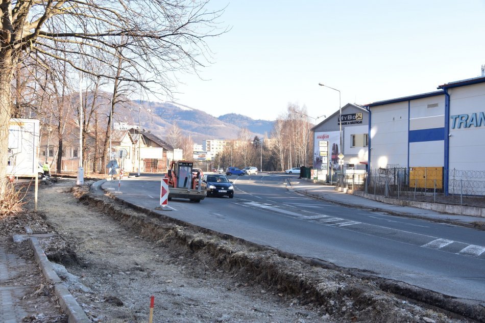 V OBRAZOCH: V Bystrici zrekonštruujú do leta 16 km ciest a 7 km chodníkov