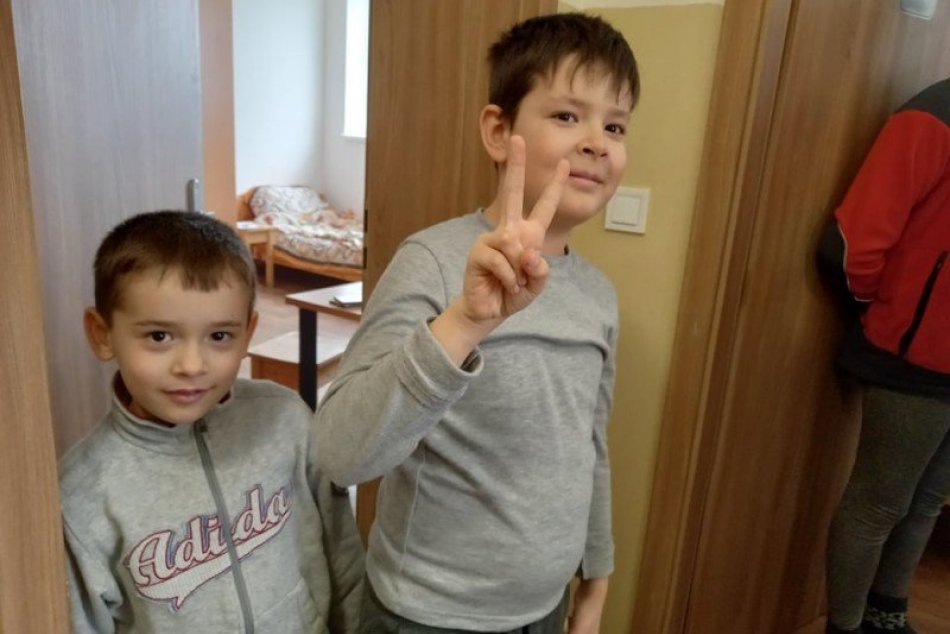 OBRAZOM: V Šalianskej ubytovni našlo útočisko takmer 40 utečencov