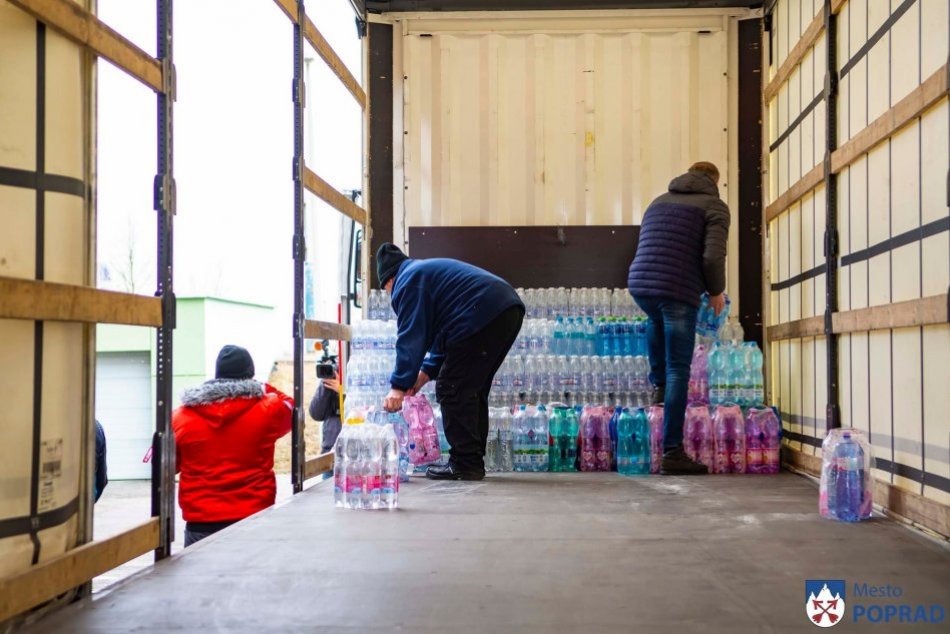 OBRAZOM: Poprad vypravil kamión s pomocou na Ukrajinu