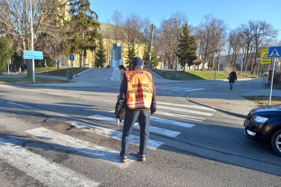 OBRAZOM: Roman Hátaš dohliada na bezpečnosť detí v Šali