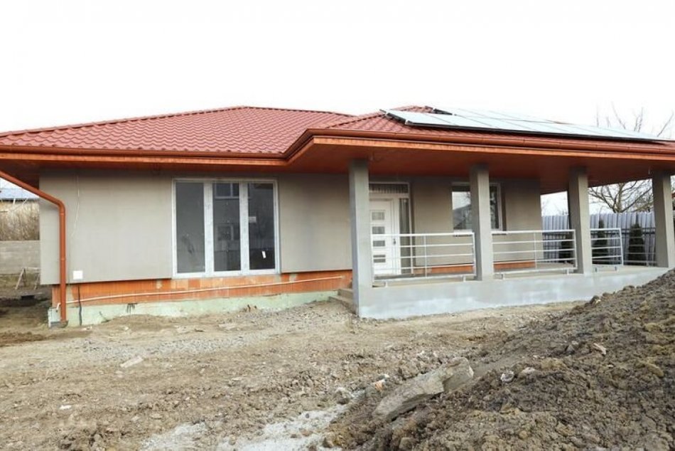 Unikátny projekt na Zemplíne: 5 domčekov, ktoré simulujú domáce prostredie