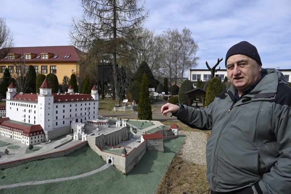 FOTO: Park miniatúr v obci Podolie