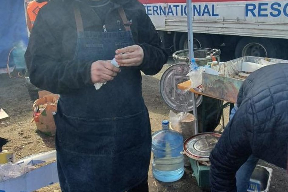 FOTO: Dobrovoľníci pomáhali nasýtiť utečencov