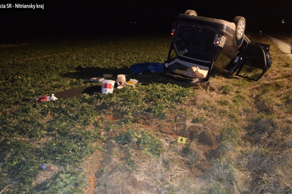 Vodič zahynul pod prevráteným autom