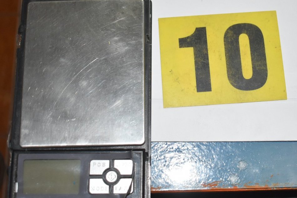 V OBRAZOCH: Lučeneckí kriminalisti si posvietili na podozrivý obchod