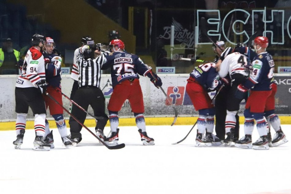 V OBRAZOCH: Zápase 1. súboja štvrťfinále HKM Zvolen – HC 05 Banská Bystrica