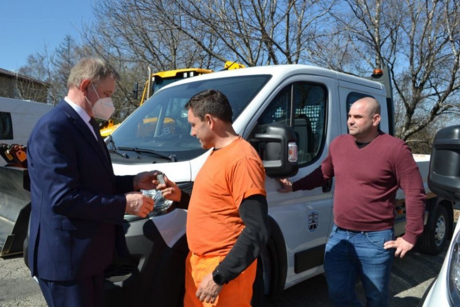 OBRAZOM: Cestári v Nitrianskom kraji dostali novú techniku