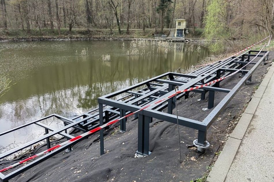 Nové lavičky a bufet na Železnej studničke