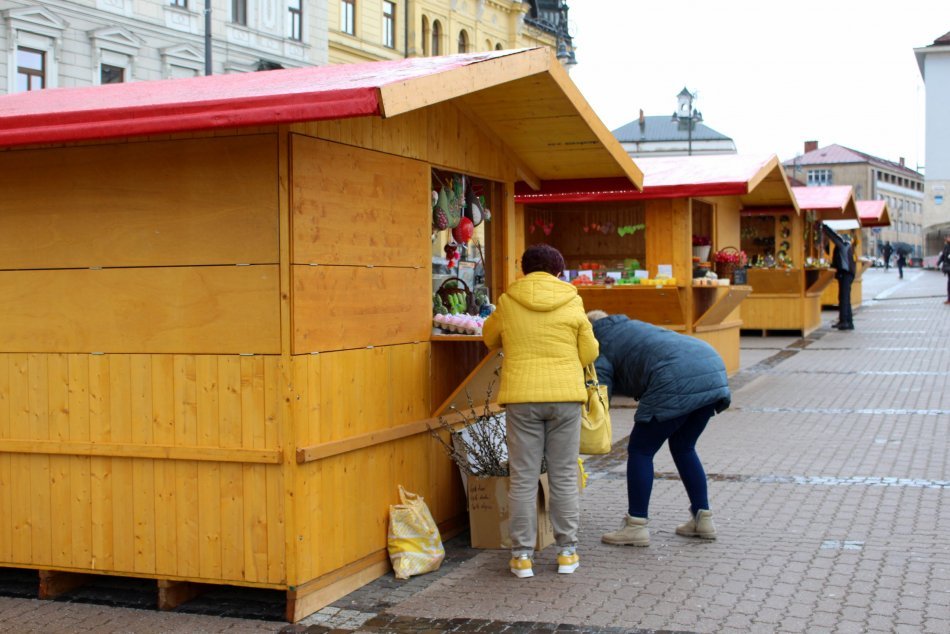 V OBRAZOCH: V Bystrici odštartovali veľkonočné trhy