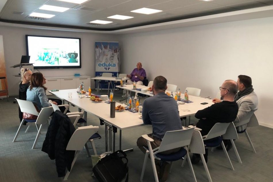 V OBRAZOCH: Robotické centrum nemocnice navštívili špičkoví českí chirurgovia