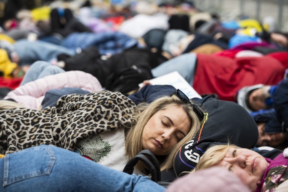 FOTO: Protest iniciatívy Mier Ukrajine pred ruským veľvyslanectvom v Bratislave
