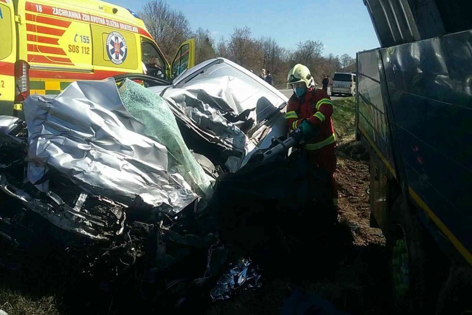 Objektívom: Pri dopravnej nehode prišla o život jedna osoba