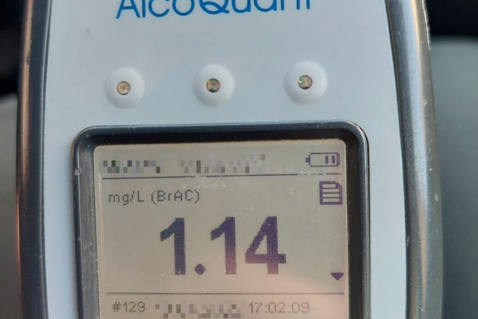 FOTO: 57-ročný opitý vodič jazdil v podvečerných hodinách na aute Opel v Trenčín