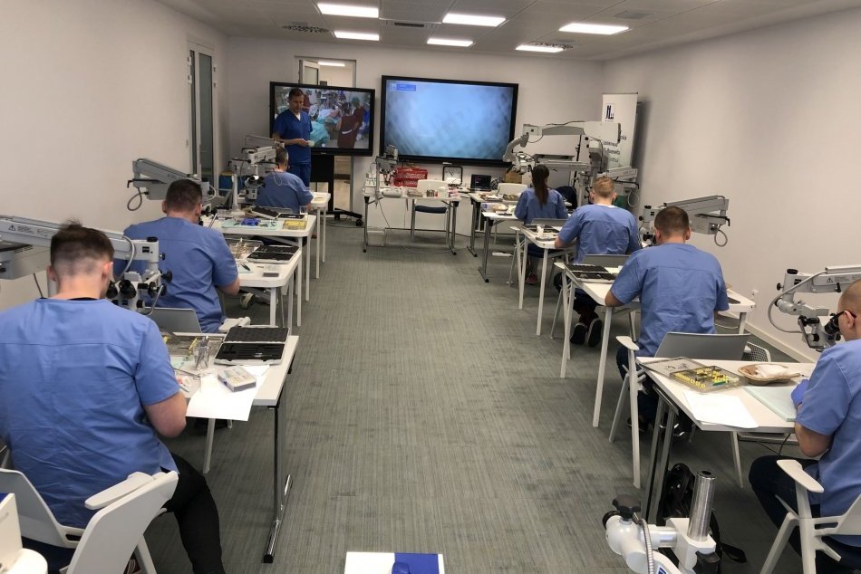 V OBRAZOCH: Odborníci naberali skúsenosti na kuracích stehienkach