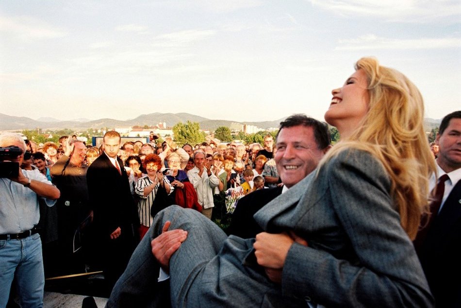 FOTOSPOMIENKA: Keď Claudia Schifferová a Vladimír Mečiar otvárali diaľnicu D1