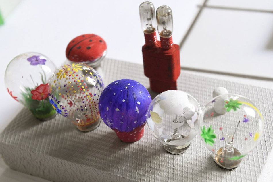 Študenti vyrábajú umelecké diela z elektroodpadu