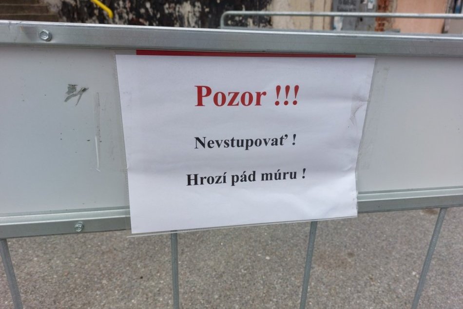 Objektívom: Nebezpečné murivo na Šváboch v Prešove