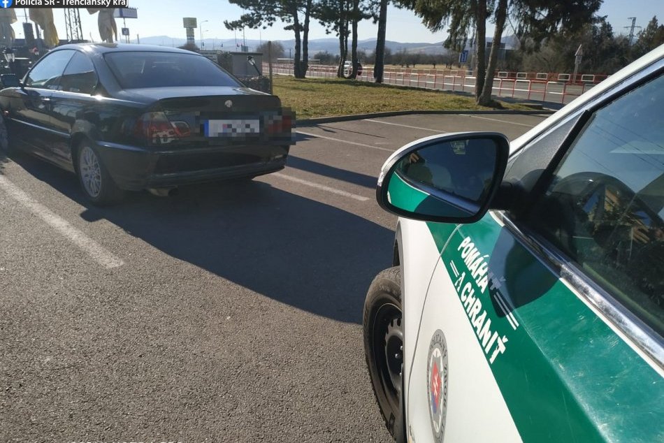 FOTO: Trenčianski policajti zadržali vodičov pod vplyvom drog