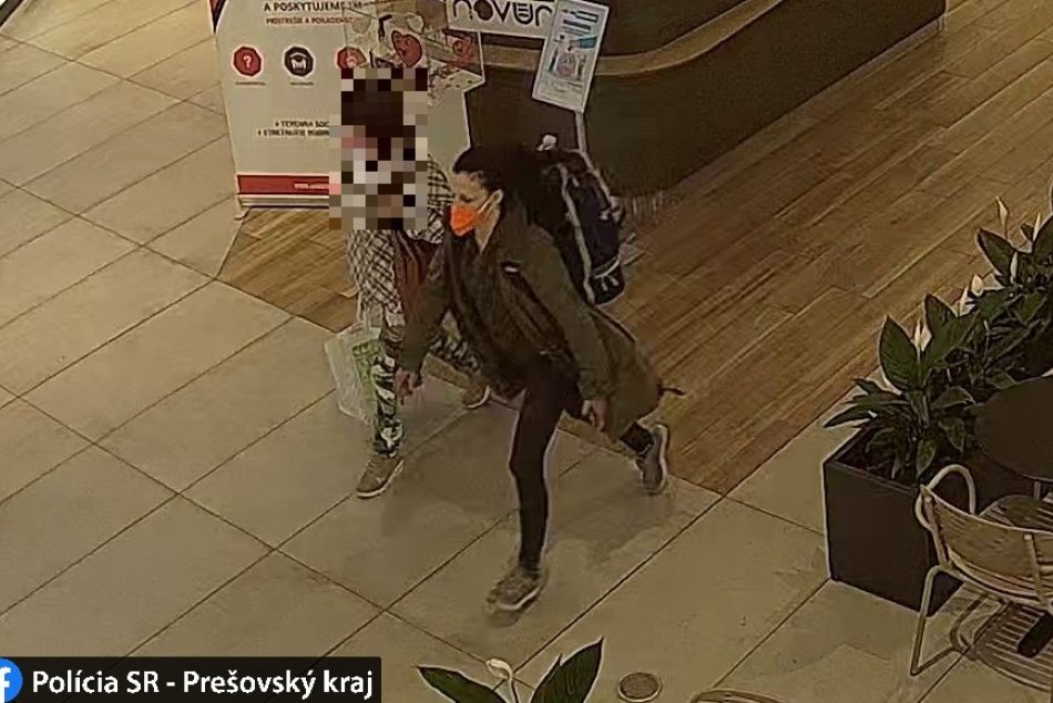 Objektívom: Polícia sa pýta na ženu na záberoch