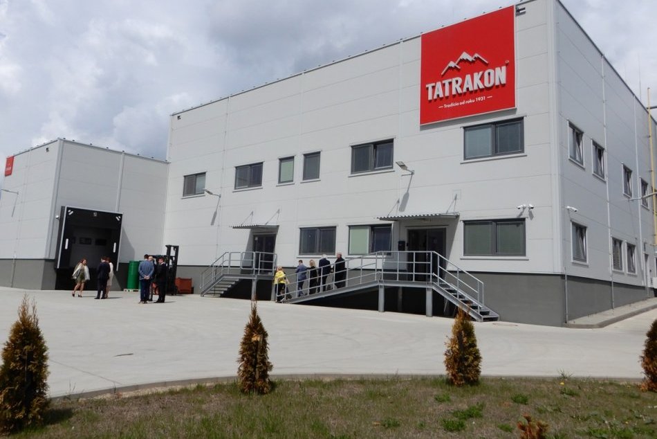 Objektívom: Po ročnej skúšobnej prevádzke otvorili novú výrobnú halu konzervárne