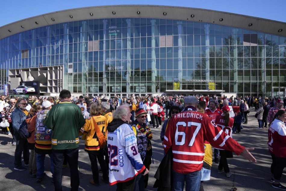 Ice Hall evakuovali, súboj Nemecko - Dánsko neodštartoval na čas
