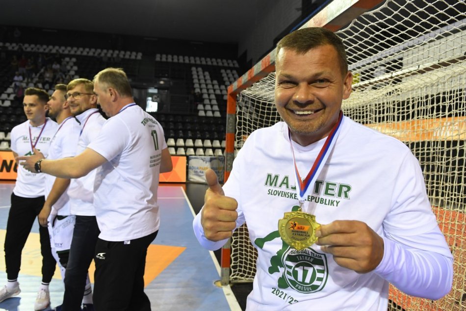 Objektívom: Majstrovské oslavy hádzanárov po zisku titulu