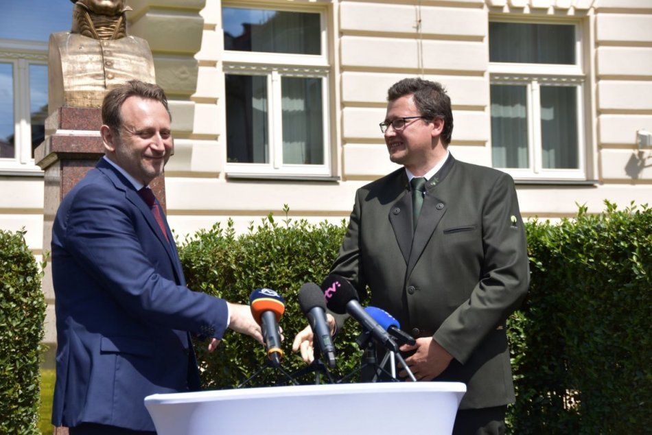 V OBRAZOCH: Vlčan vymenoval do vedenia štátneho podniku Lesy SR Marhefku