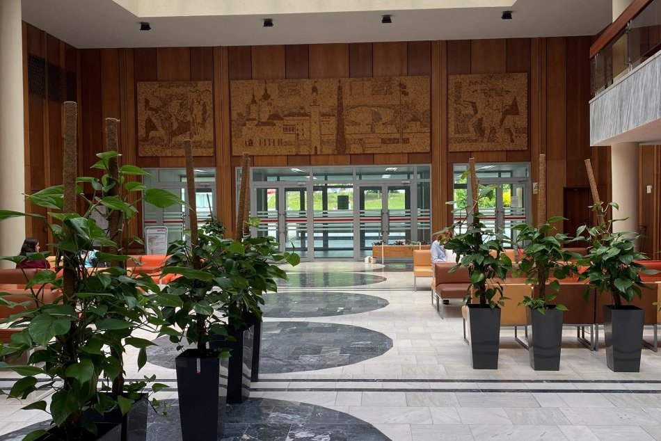 V OBRAZOCH: Návštevná hala v lôžkovej časti bystrickej nemocnice