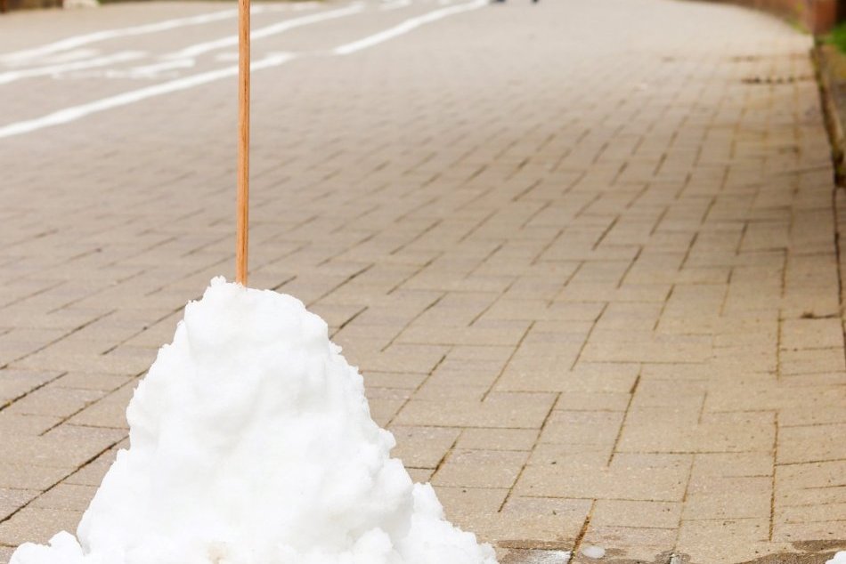 Objektívom: V Poprade sa znenazdajky objavila kopa snehu