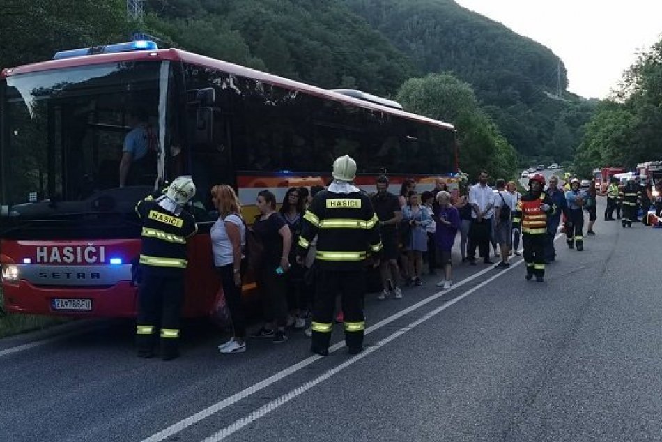Na trati medzi Varínom a Vrútkami sa zrazili dva vlaky