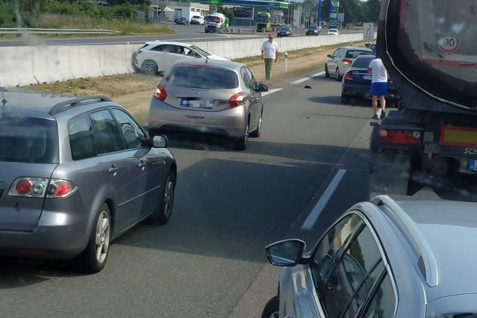 Nehoda na R1 medzi Bystricou a Zvolenom