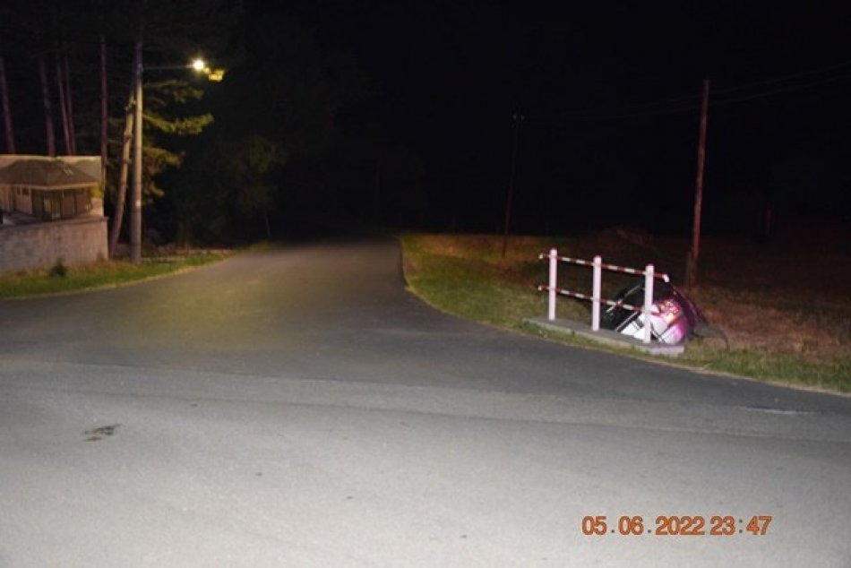 Objektívom: Nehoda vodiča v Haliči, po ktorej skončil v priekope