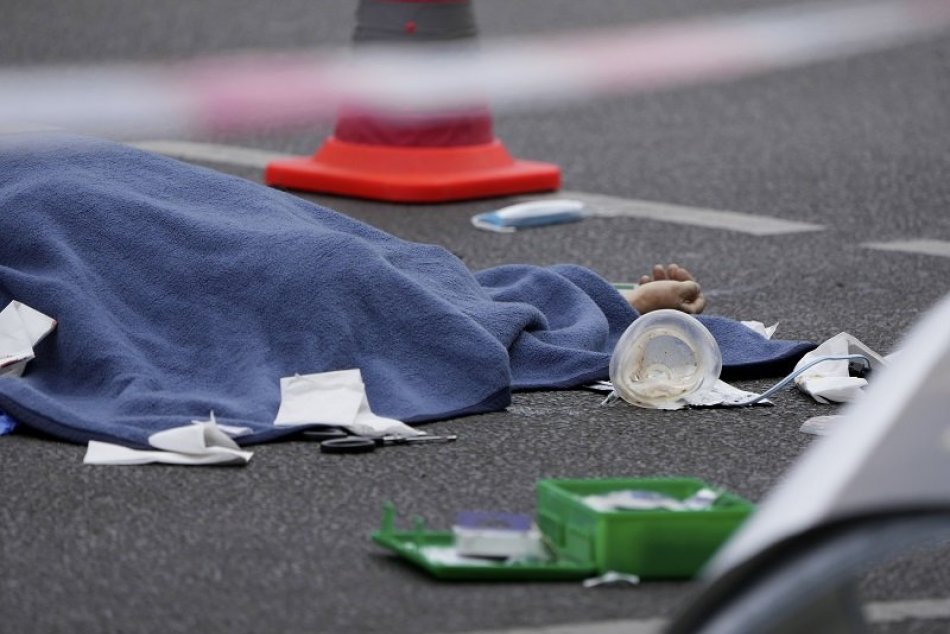 Auto narazilo do davu ľudí v Berlíne