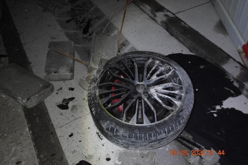 V OBRAZOCH: Zábery z nočnej nehody na R1