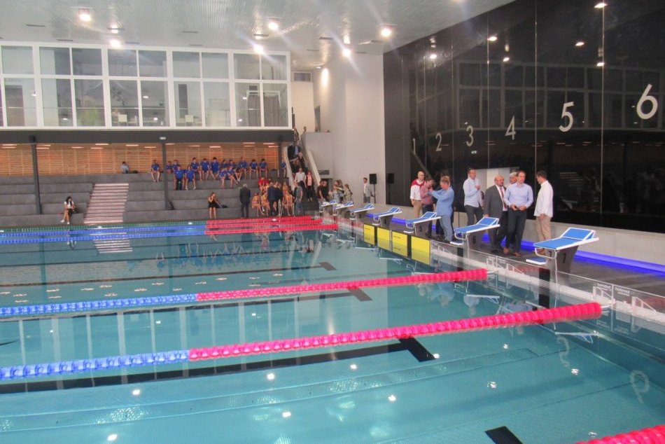 Objektívom: V Poprade pokrstili nový bazén snehom z Gerlachu