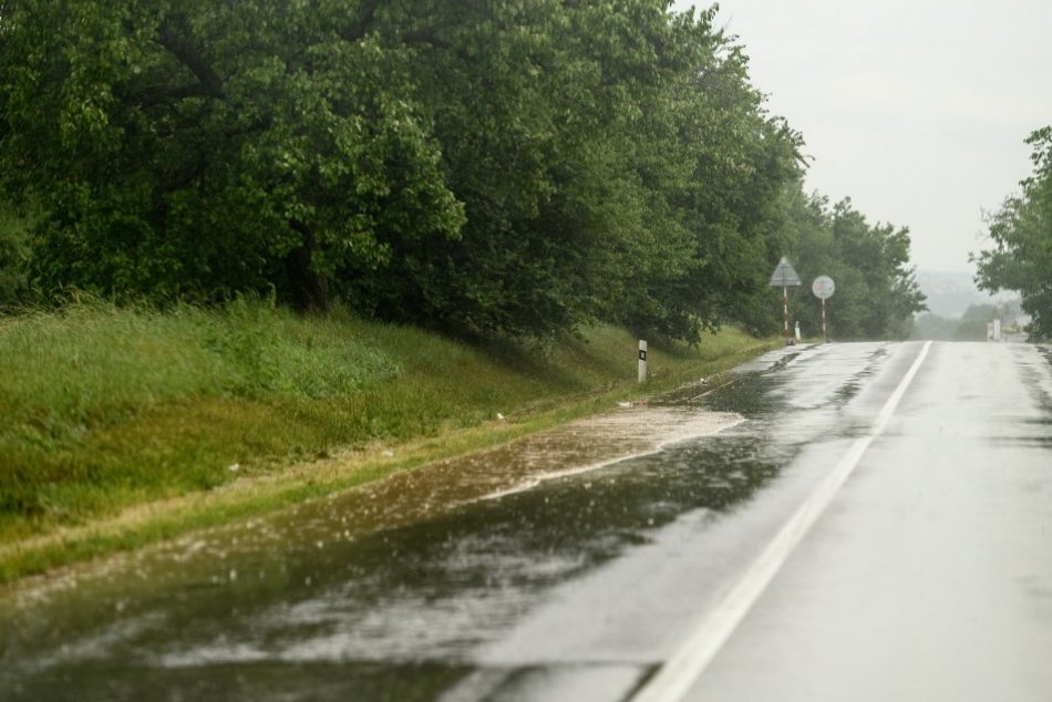 FOTO: Pri Nitre vyčíňala supercela