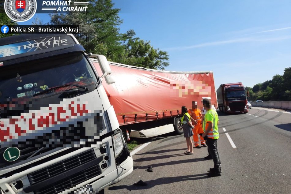FOTO: Nehoda kamióna na D1 spôsobila dlhočizné kolóny