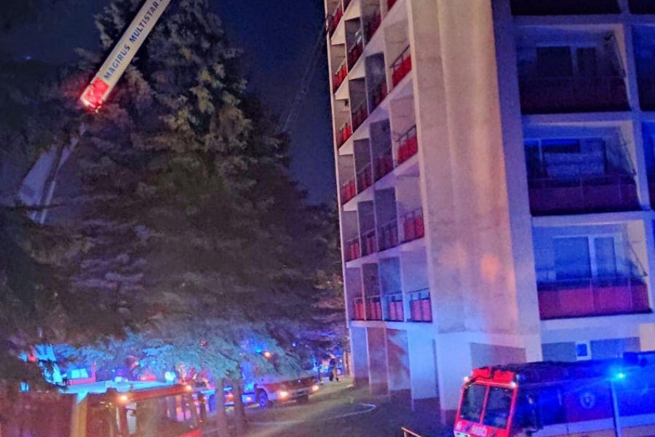 Požiar bytovky v Handlovej