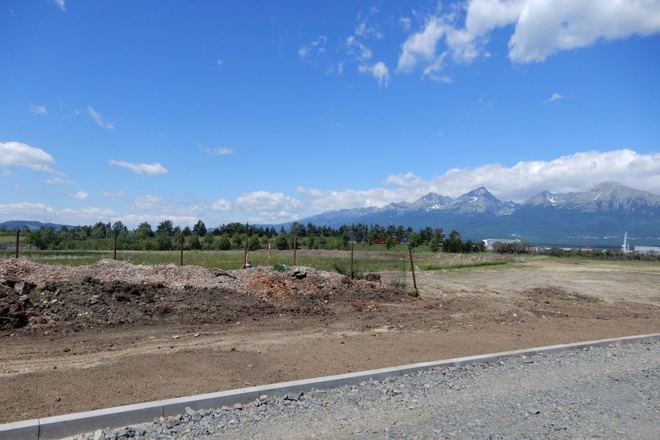 Objektívom: Zábery na vynovený cintorín vo Veľkej