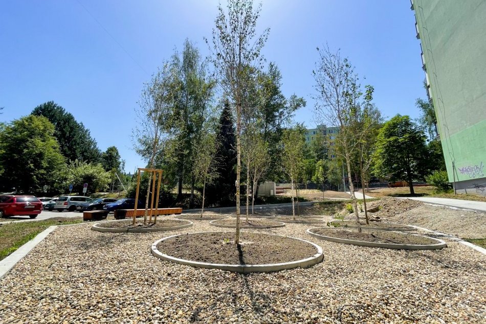 V OBRAZOCH: Revitalizácia vnútrobloku na Fončorde napreduje