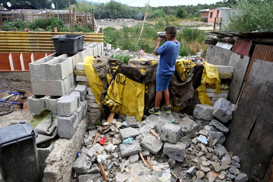 Delegácia z Európskeho parlamentu navštívila rómsku osadu na východe