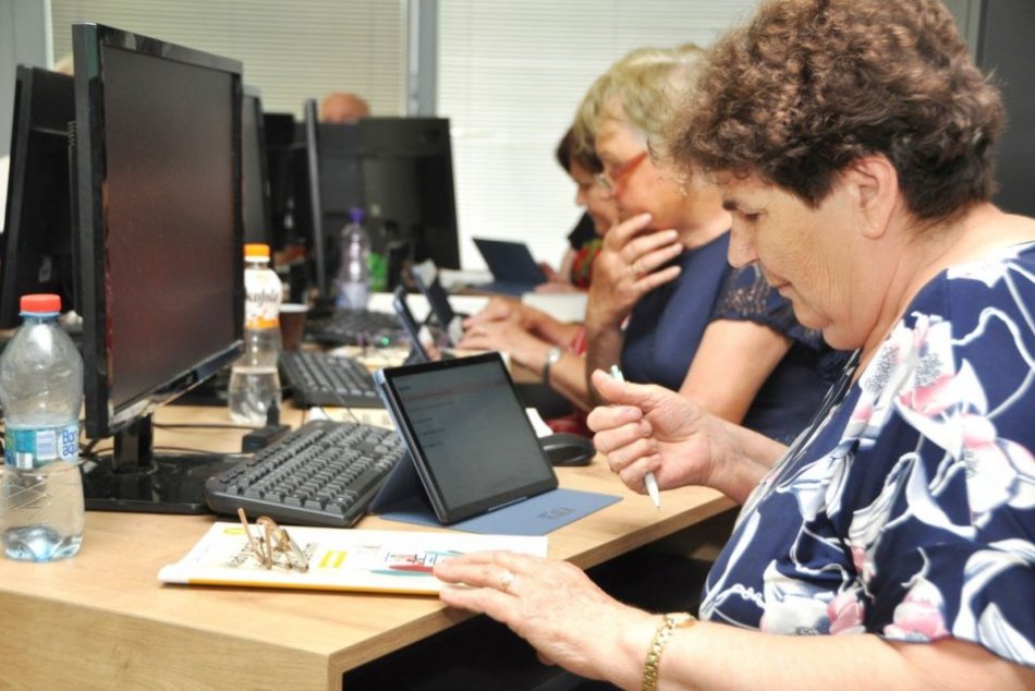 Zlepšenie digitálnych zručností seniorov na SPU v Nitre
